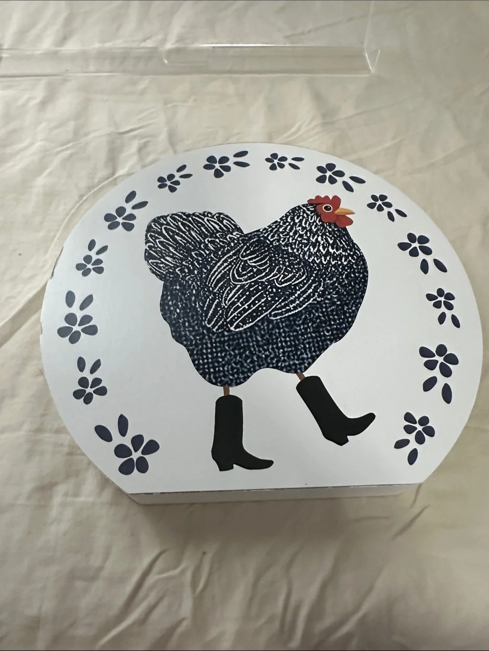 Wood Chicken Decor and 5 pack square storage containers with lids NWT